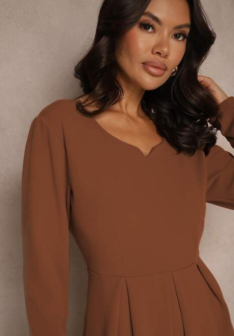 Brązowa Sukienka o Rozkloszowanym Kroju z Trójkątnym Dekoltem Temivara