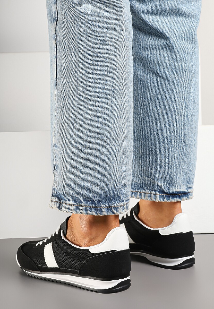 Czarne Sneakersy Ozdobione Paskiem Cleova