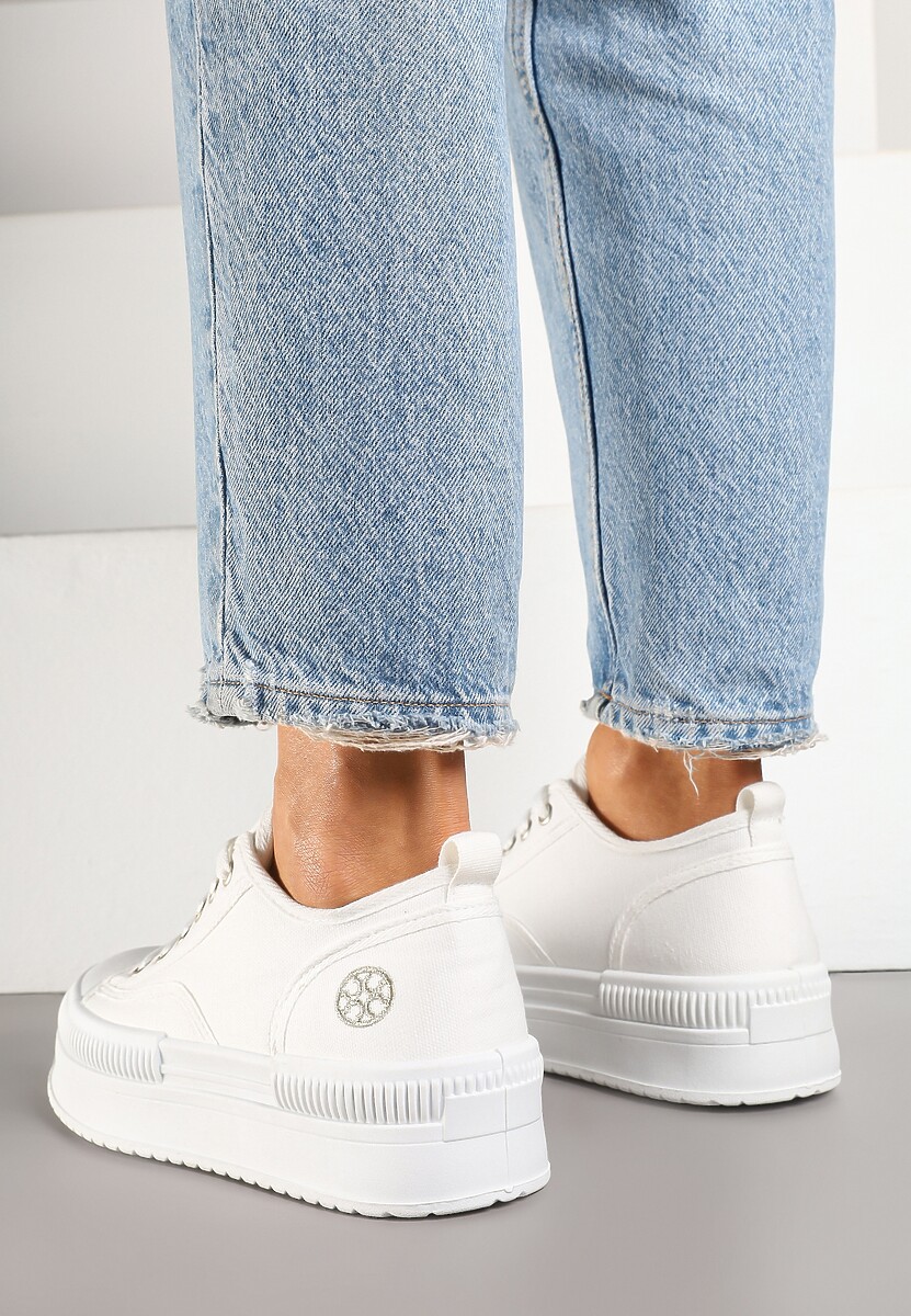 Białe Trampki na Platformie z Metaliczną Ozdobą Afleeria