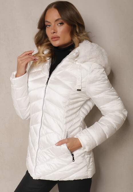 Biała Kurtka z Pikowanymi Przeszyciami i Kapturem z Futerkiem Podszyta Polarem Venessae