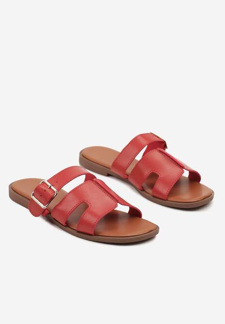 Czerwone Klapki Ozdobione Klamrą i Wycięciami Lenilea