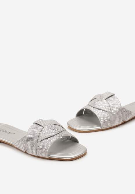 Srebrne Klapki na Płaskiej Podeszwie z Cyrkoniami na Przeplatanym Pasku Soranie