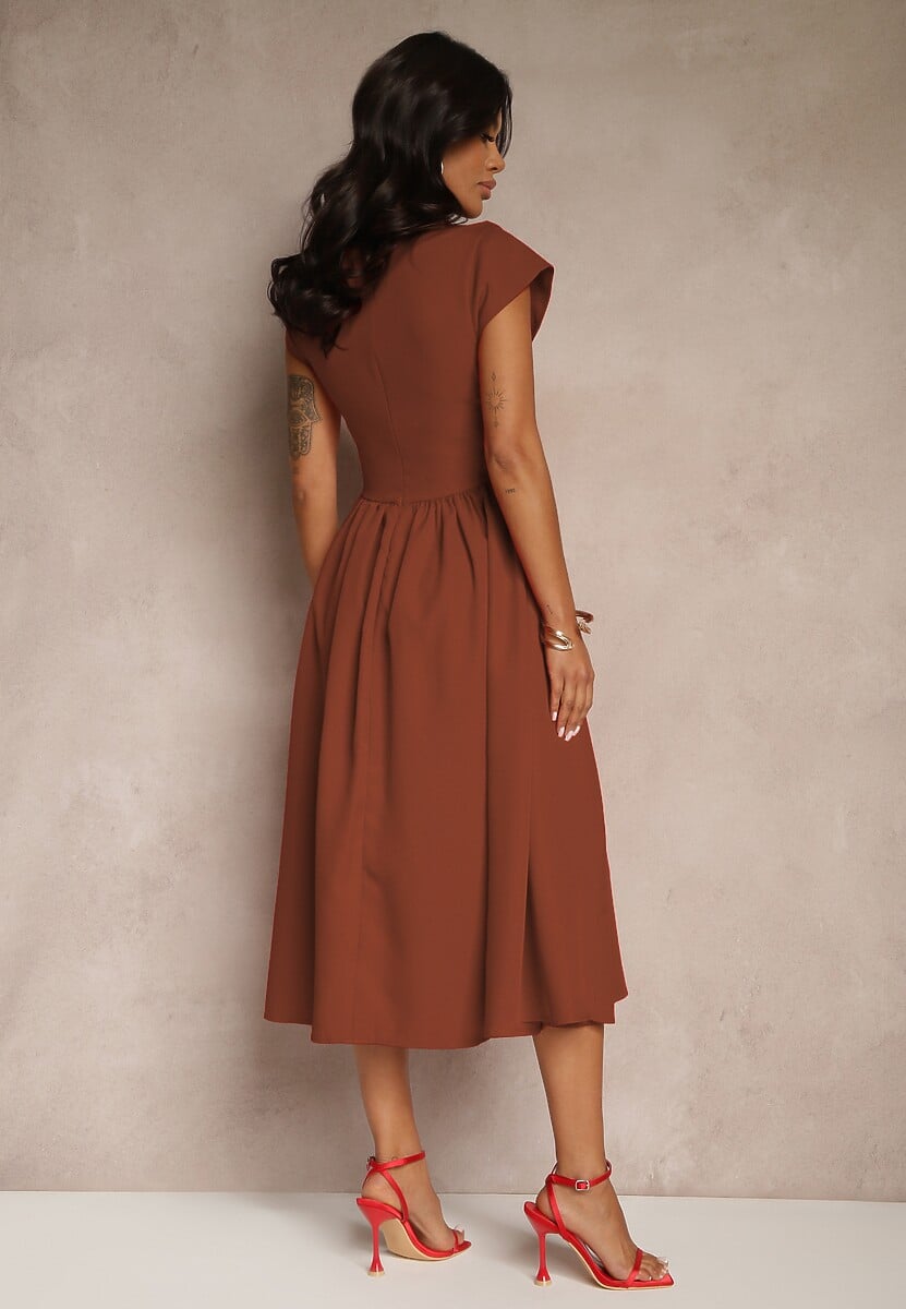 Brązowa Sukienka Vices o Rozkloszowanym Kroju z Dekoltem w Kształcie Łódki Milioria