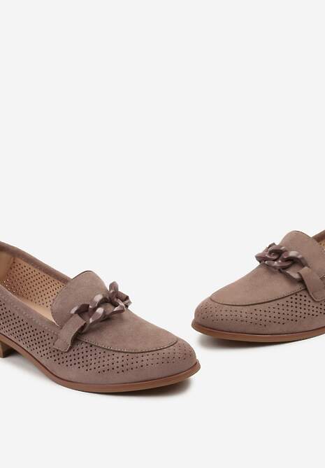 Ciemnobeżowe Mokasyny ze Skórzaną Wkładką Ażurową Cholewką i Łańcuchem Egadde