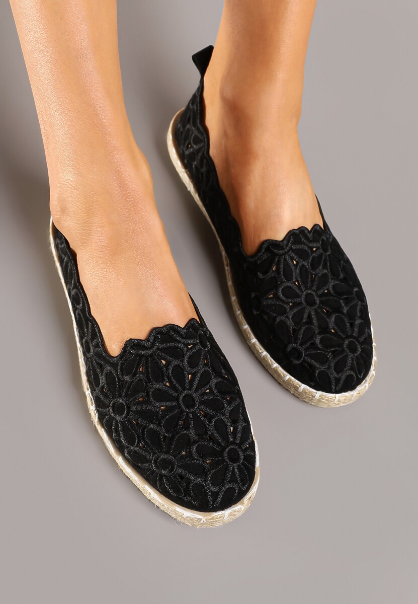 Czarne Plecione Espadryle Vices z Kwiatowym Motywem z Ażurowymi Wycięciami Honavia