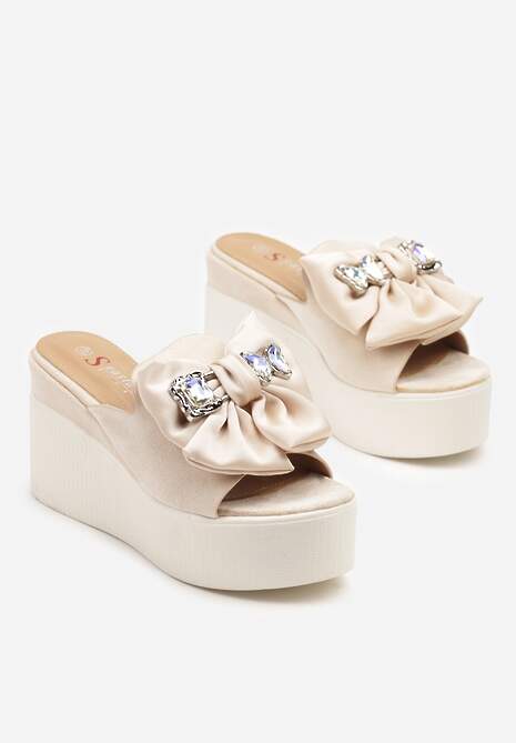 Beżowe Klapki na Koturnie z Kokardą i Cyrkoniami Danirith