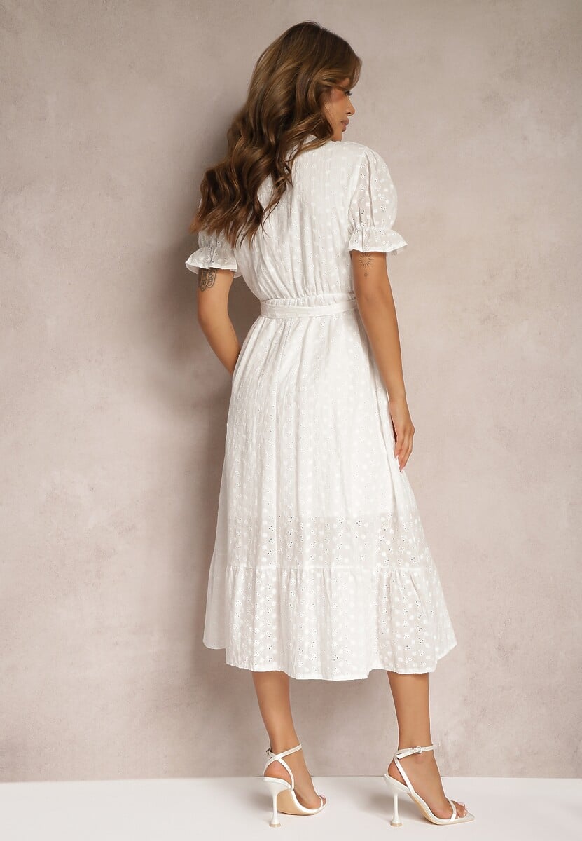 Biała Sukienka o Rozkloszowanym Kroju z Dodatkiem Bawełny Wiązana Paskiem w Talii Cassavia