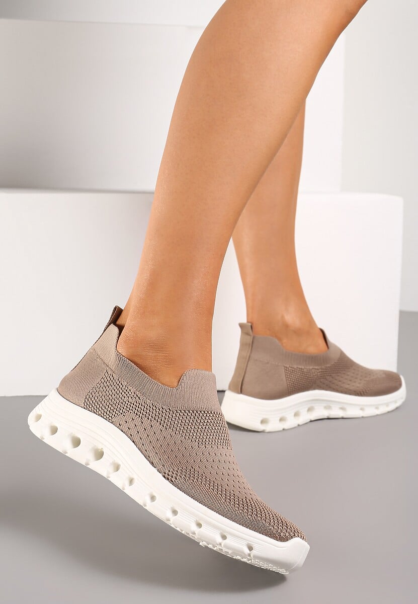 Ciemnobeżowe Wsuwane Buty Sportowe z Elastyczną Cholewką do Kostki Asigruna