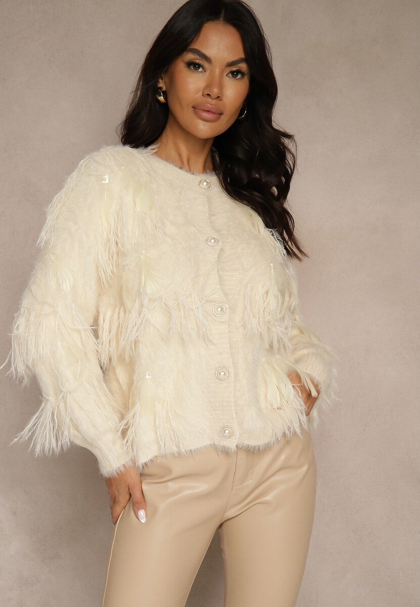 Beżowy Kardigan z Dzianiny z Wełną Imitującą Pióra z Perłowymi Guzikami Meviatta