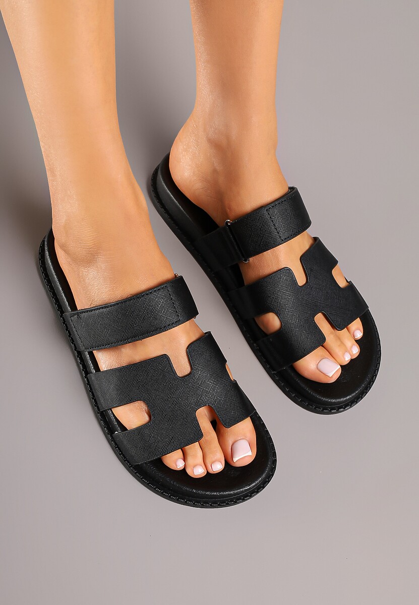 Czarne Klapki z Geometrycznymi Wycięciami w Cholewce Zapinane na Rzep Salaverra