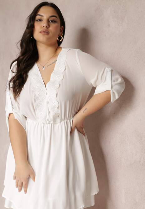 Biała Sukienka Mini z Gumką w Talii i Koronkowymi Wstawkami Kelia