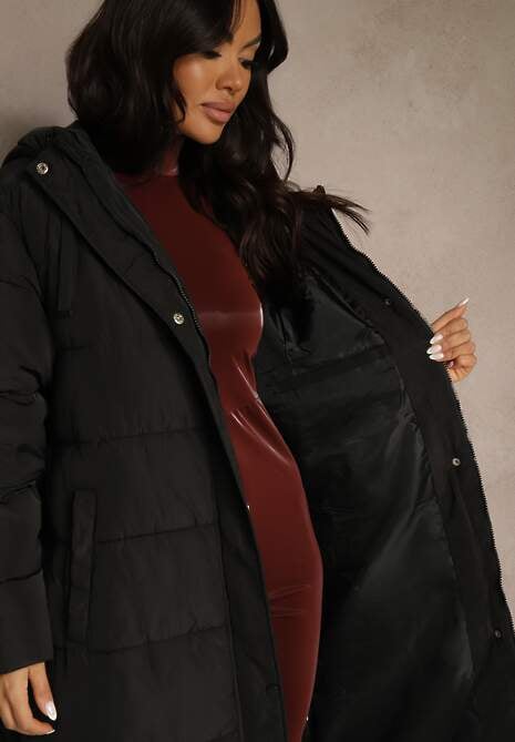 Czarna Długa Kurtka Zimowa z Pikowanymi Przeszyciami Kapturem i Suwakami Mevanesa