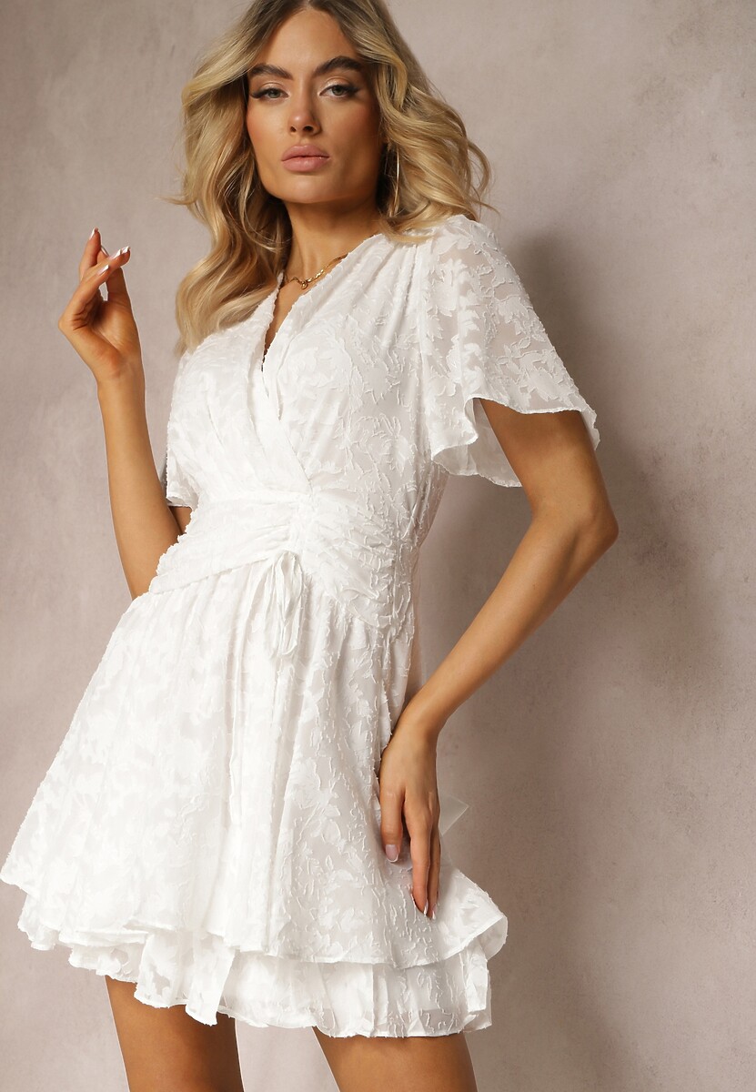 Biała Rozkloszowana Sukienka z Dekoltem Zapinanym na Napy Tarae