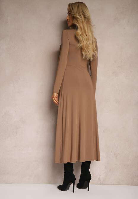 Brązowa Taliowana Sukienka z Rozcięciem na Boku i Półgolfem Saimara