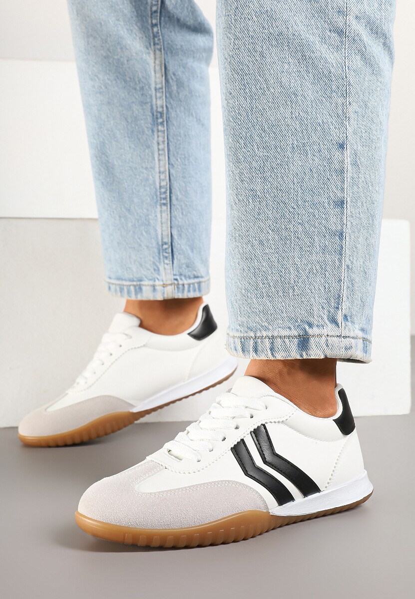 Białe Sneakersy w Stylu Tenisówek z Paskami na Boku Cholewki Aitoria