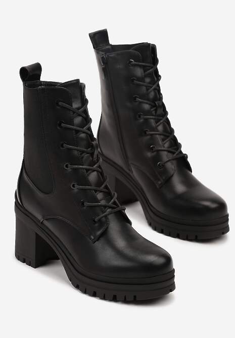 Czarne Botki Typu Workery na Słupku Cladira