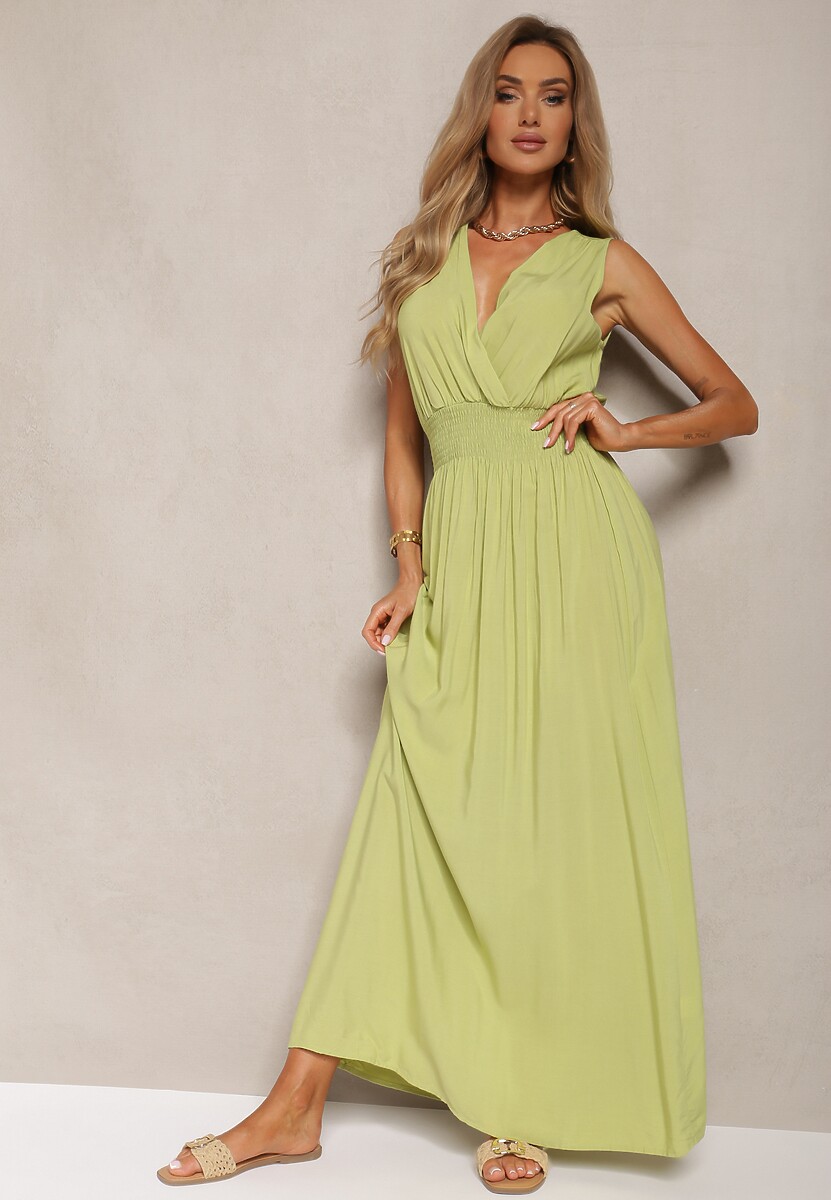 Zielona Taliowana Sukienka z Wiskozy Wykończona Gumkami w Talii i Kopertowym Dekoltem Kairidia