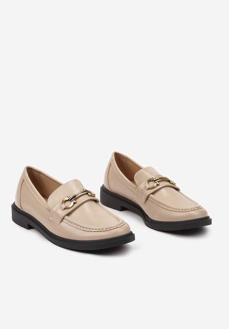 Beżowe Mokasyny na Płaskiej Podeszwie Ozdobione Metaliczną Aplikacją Evaretha