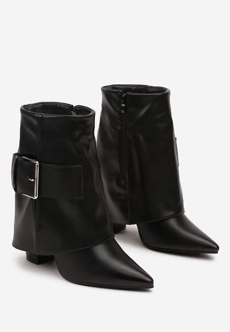 Czarne Botki na Słupku w Stylu Bikerów Ozdobione Klamrą i Wywiniętą Cholewką Bralinea