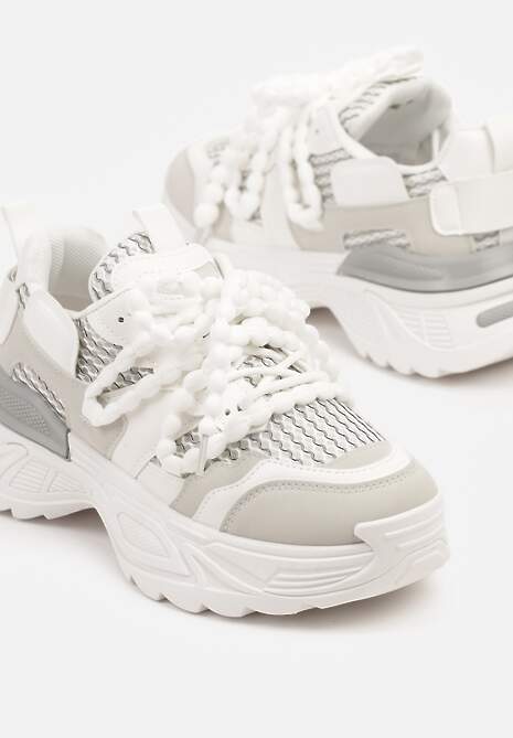 Białe Sneakersy na Platformie Ozdobione Koralikami i Tłoczeniem Dorvia