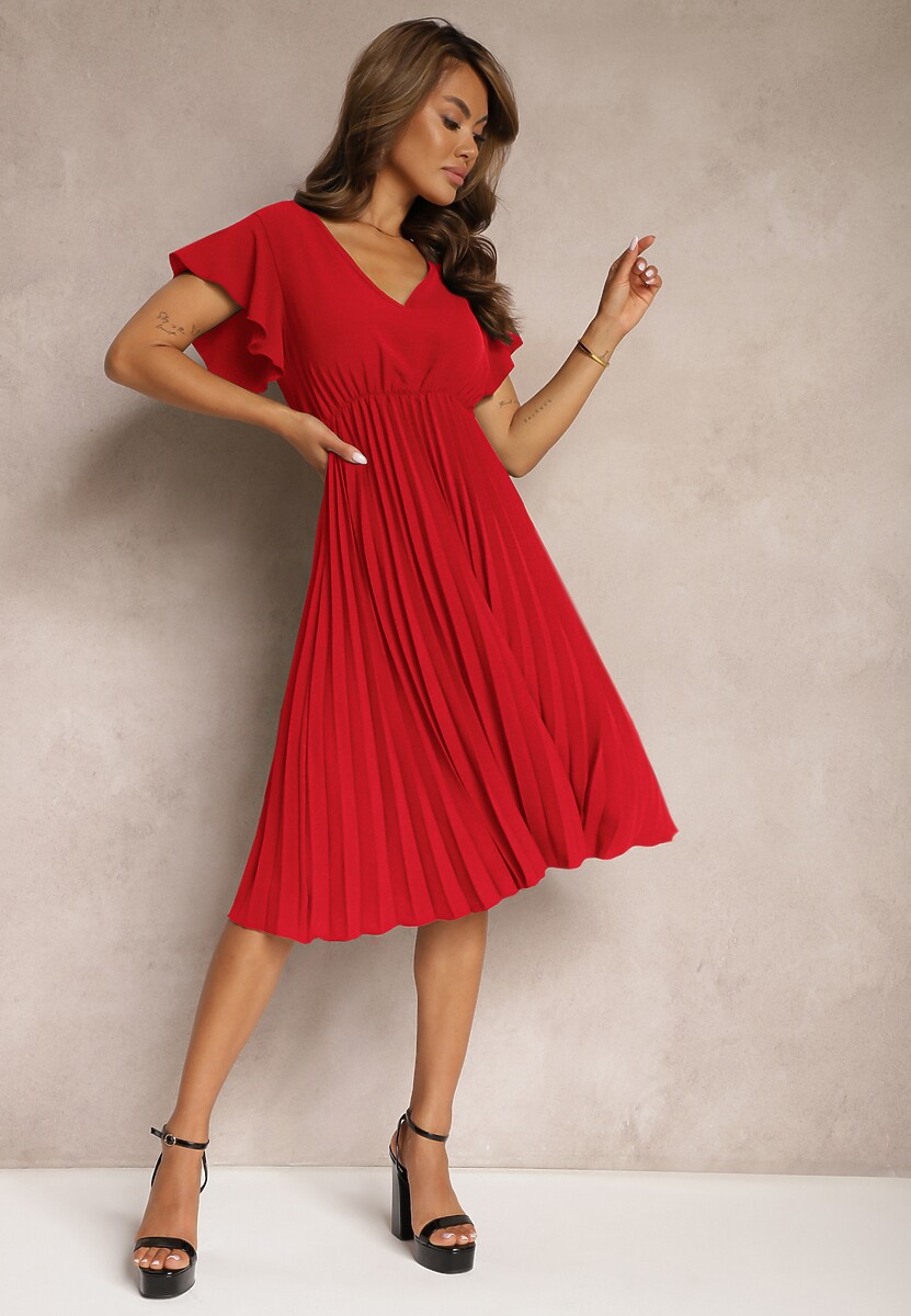 Czerwona Rozkloszowana Sukienka z Plisami i Dekoltem w V Rissari