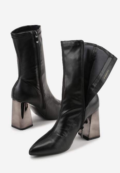 Czarne Przylegające Botki Vices na Metalicznym Słupkowym Obcasie Nevitte