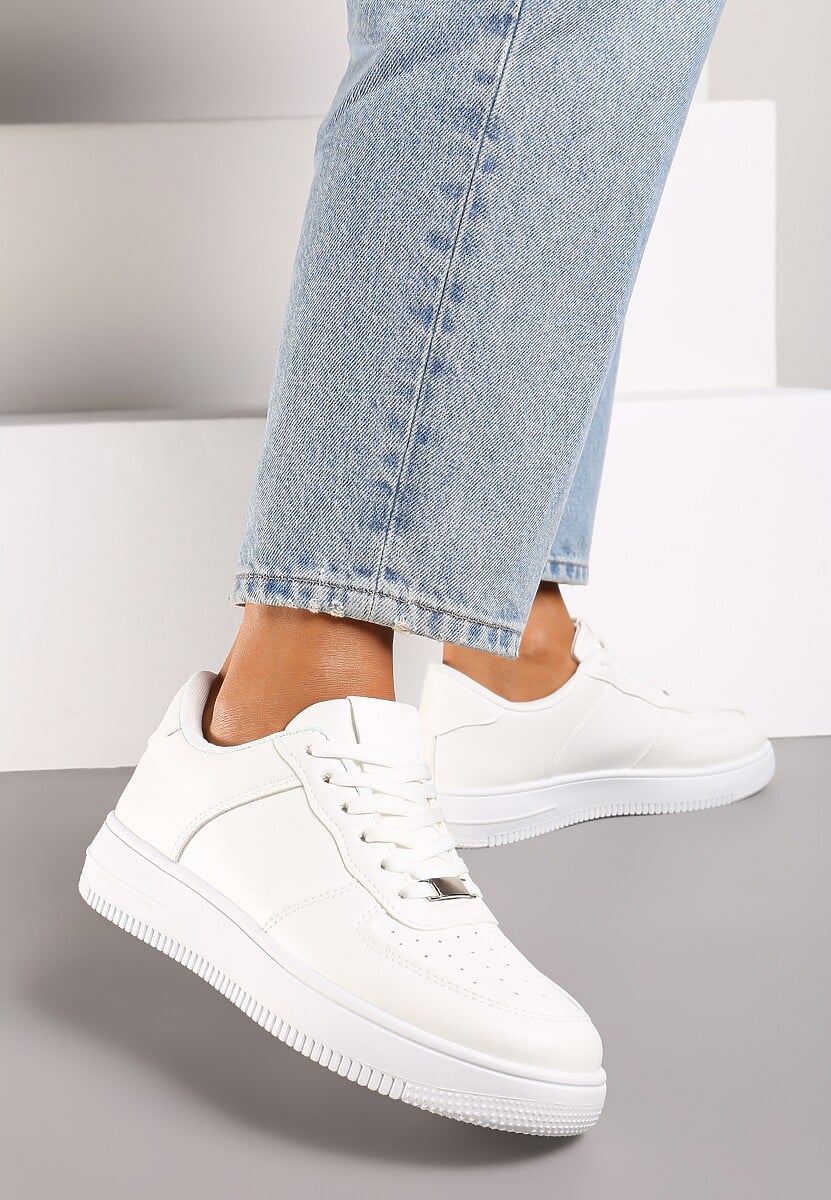 Białe Sznurowane Sneakersy Ozdobione Perforacją Ellemisa