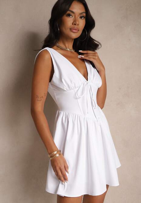 Biała Rozkloszowana Sukienka Vices Bez Rękawów Zdobiona Kokardką Folawenna