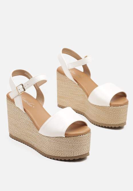 Białe Sandały Zapinane przy Kostce na Plecionym Koturnie Wenilna