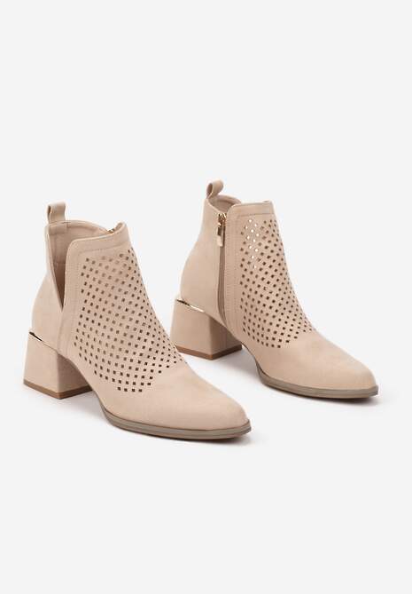 Beżowe Botki Vices z Ekozamszu z Ozdobnymi Wycięciami na Słupku z Metalicznym Detalem Naetha