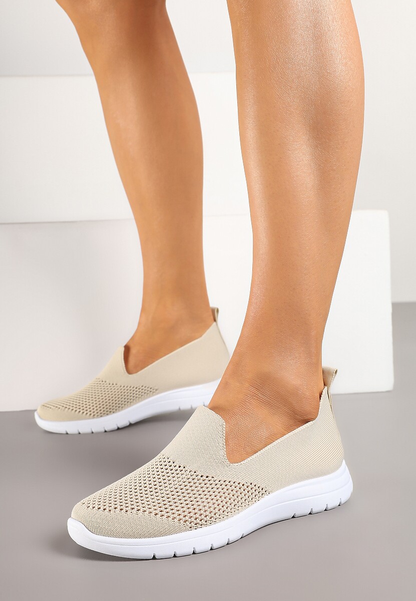 Beżowe Wsuwane Tenisówki z Ozdobną Perforacją Siltia