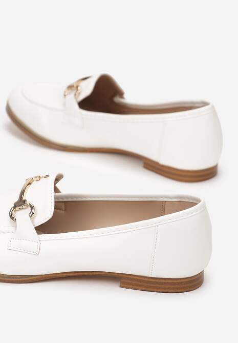 Białe Mokasyny Sakina