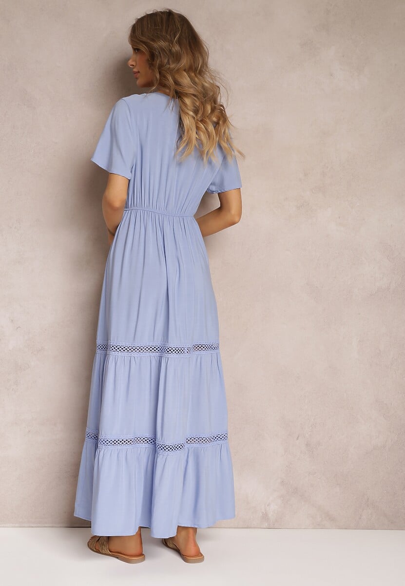 Jasnoniebieska Rozkloszowana Sukienka Maxi z Gumką w Talii i Koronkowym Dekoltem Cheteia