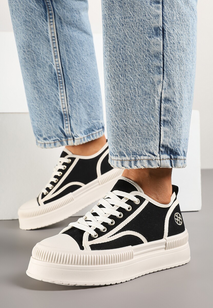 Czarne Trampki na Platformie z Metaliczną Ozdobą Afleeria