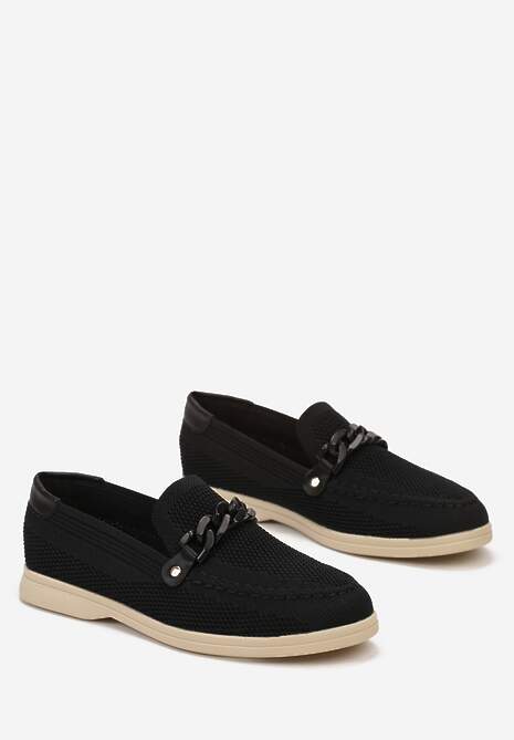 Czarne Mokasyny z Metalicznym Łańcuchem i Perforacją Mireali