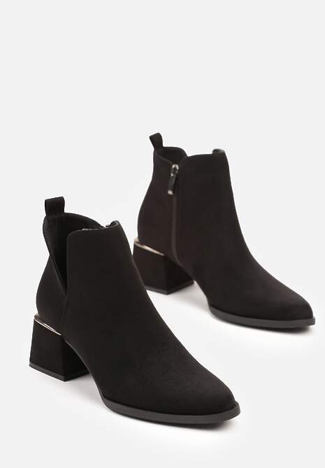 Czarne Botki na Słupku z Wycięciem i Metaliczną Ozdobą Lorethra