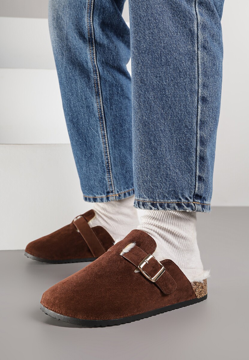 Bordowo-Czerwone Kapcie na Płaskiej Podeszwie Ozdobione  Paskiem z Klamrą Ninnithra