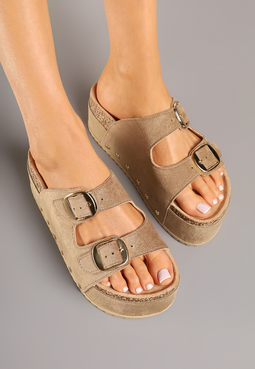 Ciemnobeżowe Klapki na Platformie Ozdobione Nitami Linarienna