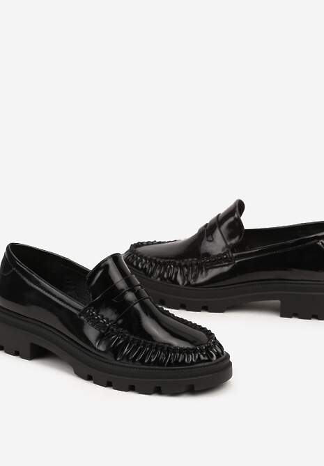 Czarne Mokasyny na Grubej Podeszwie z Minimalistycznym Zdobieniem Berivana