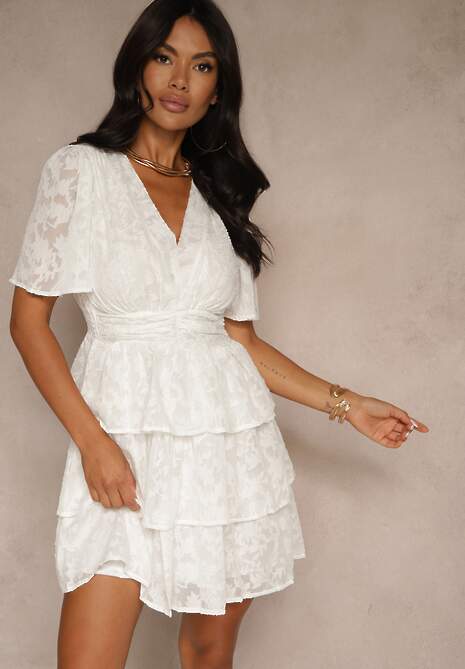 Biała Sukienka o Rozkloszowanym Kroju z Dekoltem w Serek i Falbankami Drapia