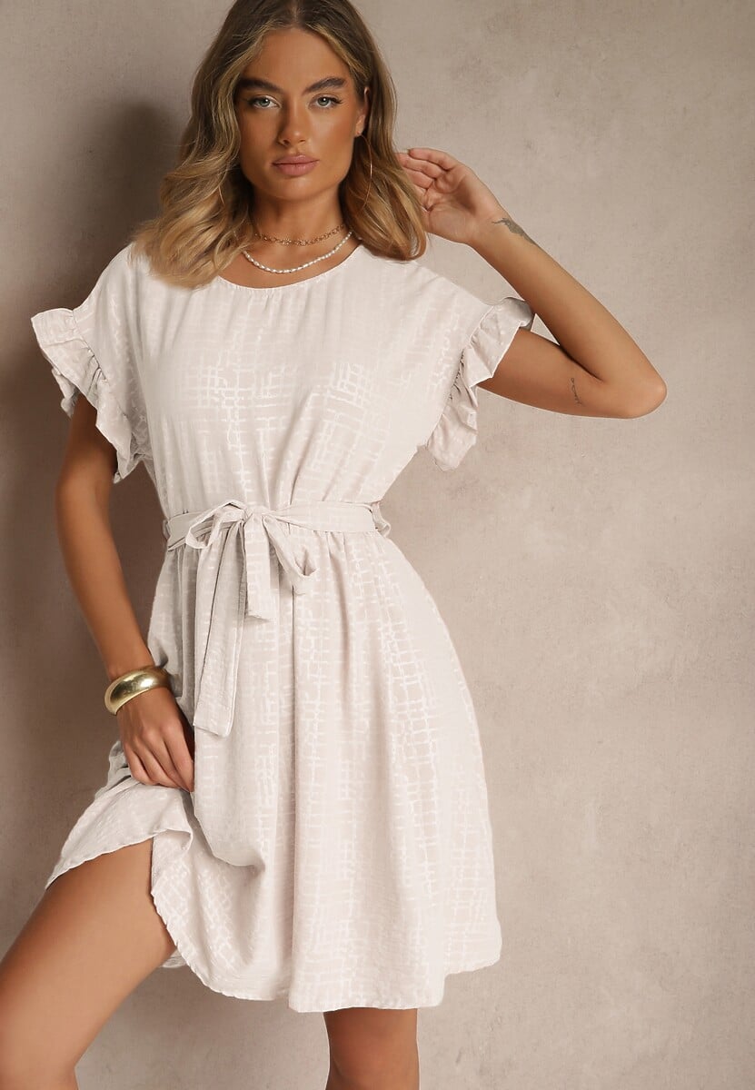 Jasnobeżowa Sukienka z Paskiem i Falbankami przy Rękawach Folunelle