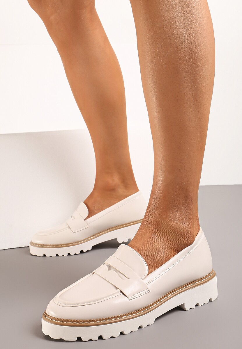 Jasnobeżowe Casualowe Mokasyny na Płaskiej Podeszwie z Ozdobnym Paskiem Apahida