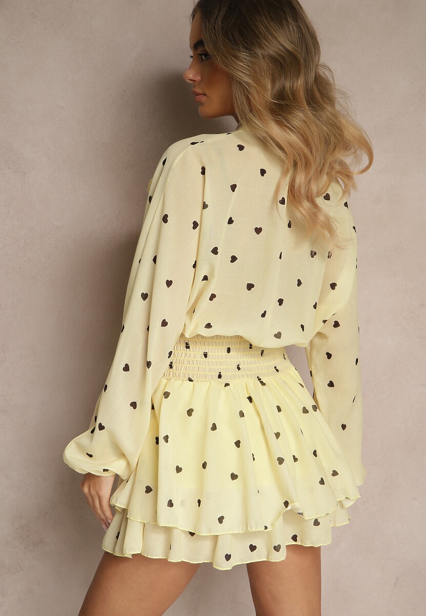 Żółta Sukienka o Rozkloszowanym Kroju z Nietoperzowymi Rękawami i Wiązaniem Mironaria