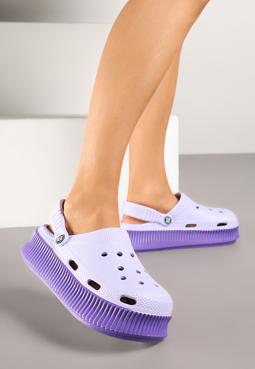 Fioletowe Piankowe Klapki na Tłoczonej Platformie z Paskiem na Piętę Isallia