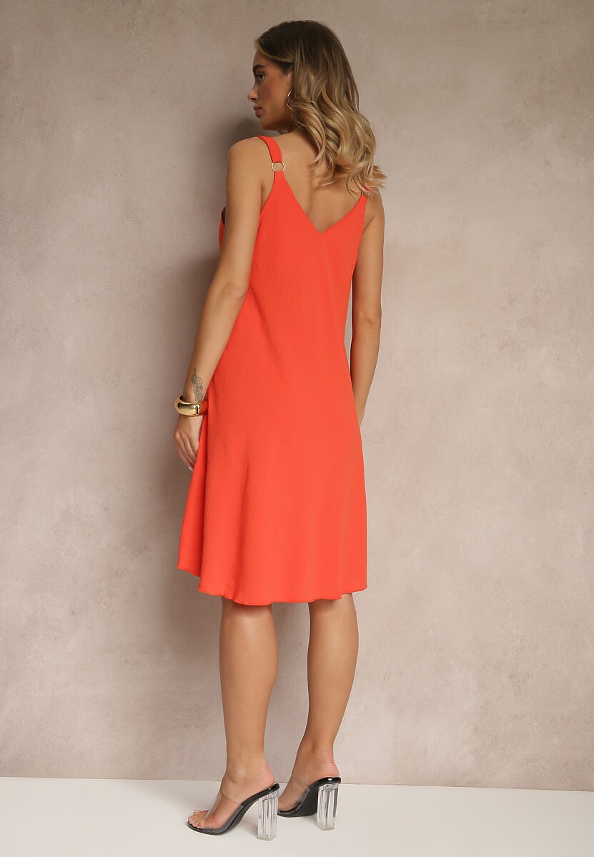 Czerwona Trapezowa Sukienka z Wiskozy na Ramiączkach z Dekoltem w Serek Folianne