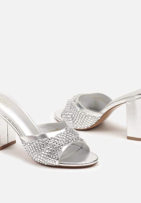 Srebrne Klapki na Wysokim Słupku Ozdobione Cyrkoniami Dimesha