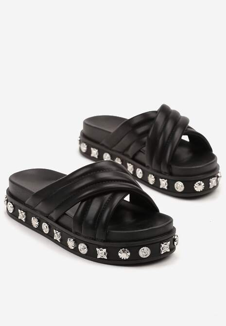 Czarne Klapki na Platformie Ozdobione Nitami Iveloiti