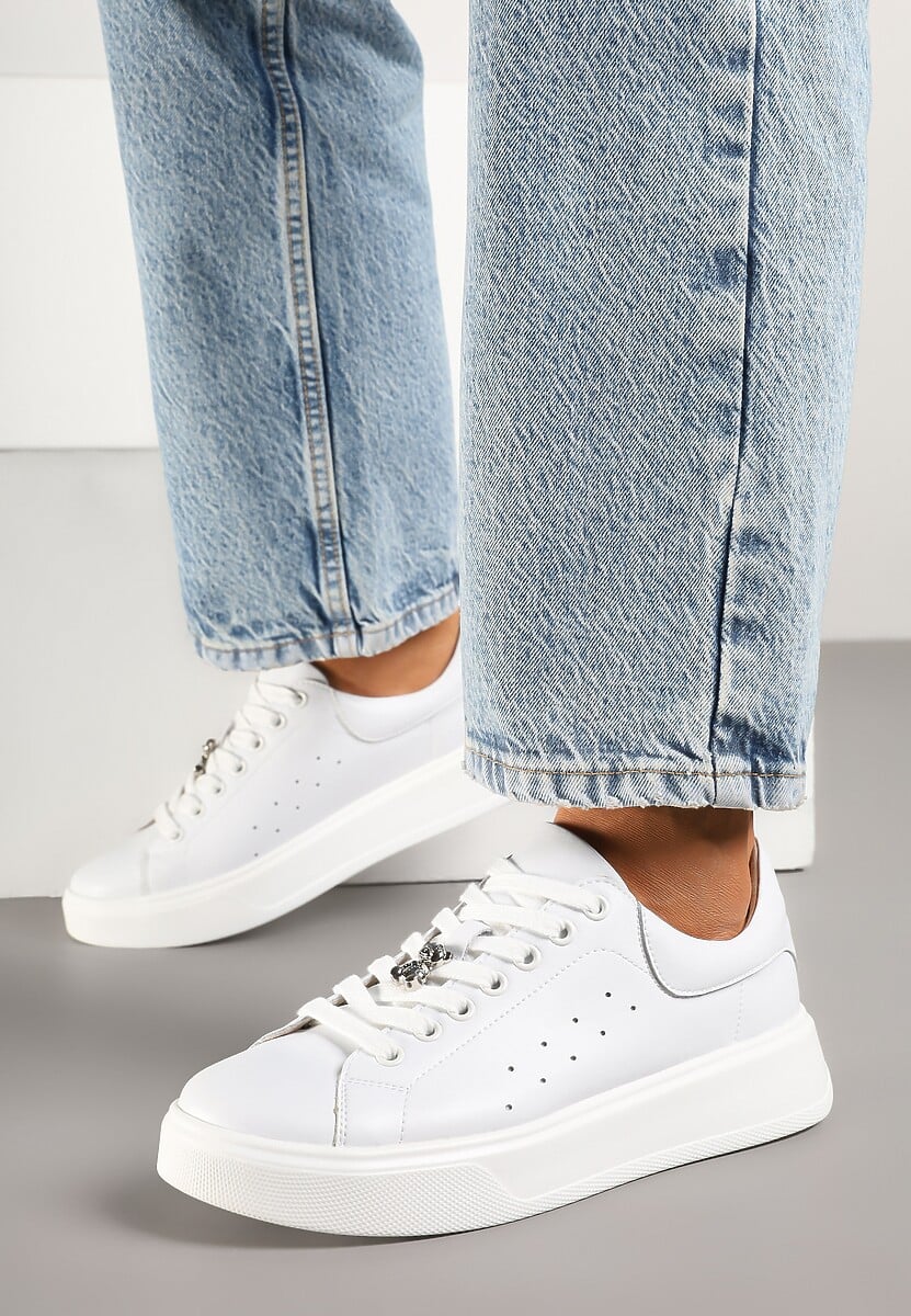 Białe Sneakersy Skórzane z Metaliczną Aplikacją i Perforacją Xalzeki
