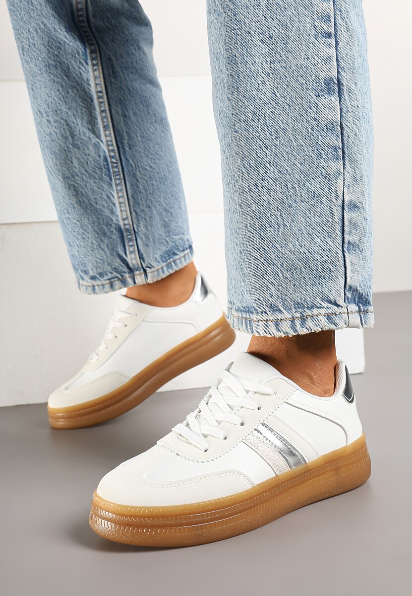 Białe Sneakersy w Stylu Tenisówek Ozdobione Metaliczną Aplikacją Tihanor