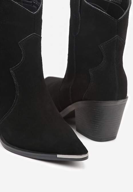 Czarne Skórzane Botki Kowbojki z Metaliczną Aplikacją na Nosku Saneara